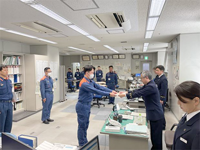 「指導管制員の証」交付式