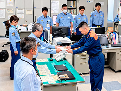 「指導管制員の証」交付式